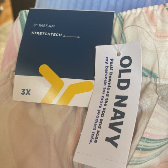 Old Navy swirl pop Mid-Rise StretchTech Dolphin-Hem Run Shorts - Picture 14 of 14